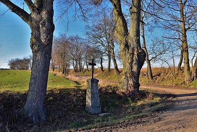 Křížek na rozcestí.