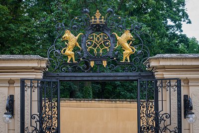 Detail Brány Tajemství; Muzeum Antonína Dvořáka