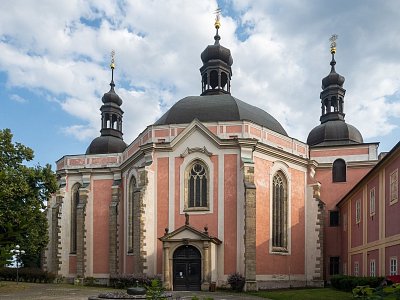 Kostel Nanebevzetí Panny Marie a sv. Karla Velikého v Praze na Karlově