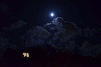Okno a Měsíc