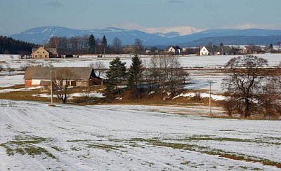 V pozadí Krkonoše