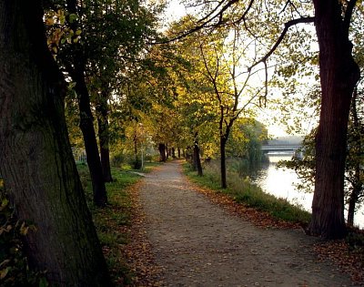 Písek. Podzimní promenáda podél Otavy