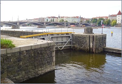 Plavební komora Mánes
