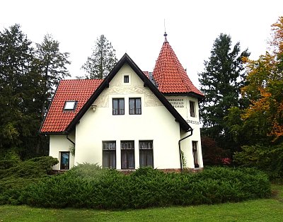 V Ondřejově u hvězdárny