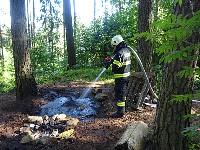 Ohýnek do lesa opravdu ne!