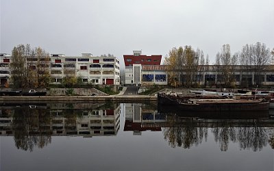 Zrcadleni v Holešovickém přístavu