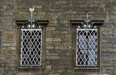 Okna věže Novoměstské radnice