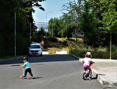 Sourozenci na vyjížďce