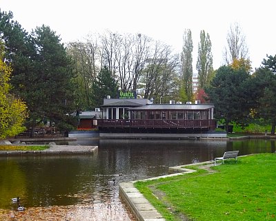 Restaurace Parčík v parku Přátelství na Proseku