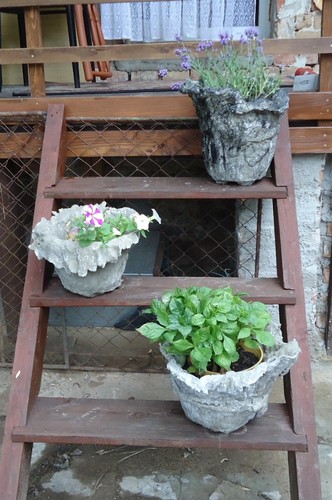 moje betonové hraní..obaly na květináče