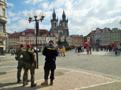 Všední dny. Pomáhají a chrání.