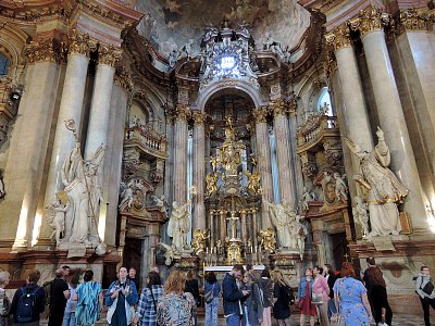 Vnitřek kostela Sv. Mikuláše na Malostranském náměstí