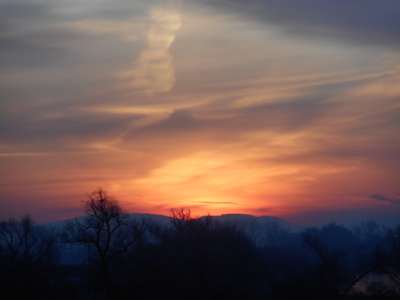 Dnešní východ slunce ,pohled z okna.