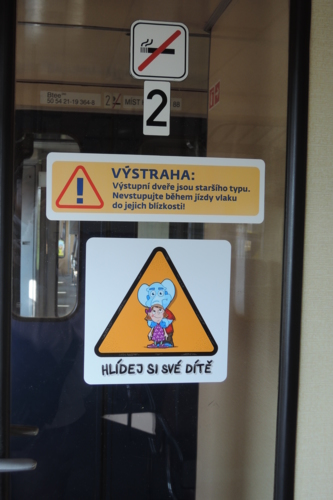 Bezpečí x nebezpečí ve vlaku.