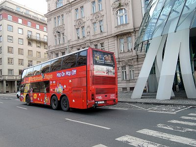 Je libo se svézt od Tančícího domu?