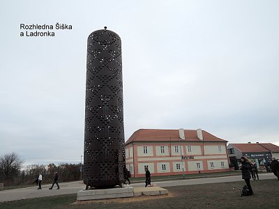 Rozhledna Šiška a Ladronka v parku na Břevnovské pláni*