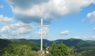 Tmavý mrak nad křížem, že by symbolika?