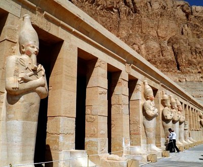 Zádušní chrám královny Hatšepsut - architektonický skvost faraonské historie *