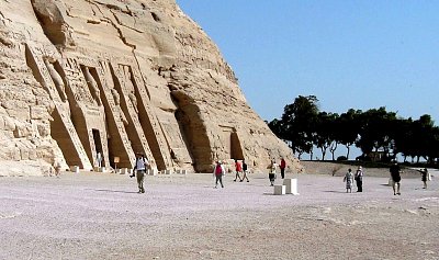 Abu Simbel, Egypt. Skalní chrám, zasvěcený bohyni Hathor, manželce boha Hora. *