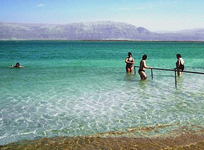 Izrael. Letovisko Ein Bokek na břehu Mrtvého moře
