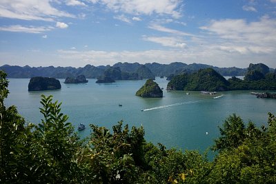 Halong BAy, Vietnam.jpg