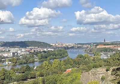První podzimní pohled na Hrad a Vyšehrad