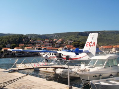 Hydroplán letí 7 minut ze Splitu na ostrov Hvar