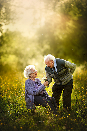 I Asked Elderly Couples To Pose For Engagement-Style Photos, And Here Is How True Love Looks (1).png