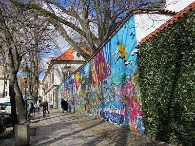 Lennonova zeď na pražské Kampě