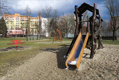 Dětské hřiště už se chystá ...