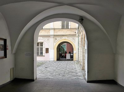 Průchod Lidovým domem