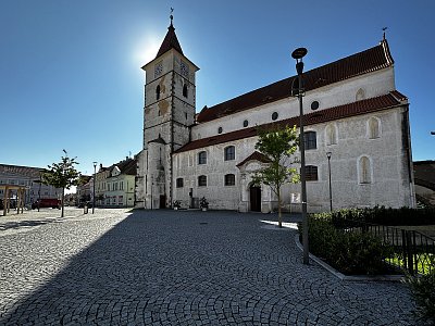 Ve stínu Kostela sv. Petra a Pavla