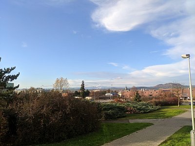 v dáli Středohoří