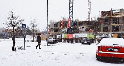 Sníh nevadí, staví se dál*