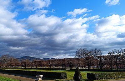 Pod tím kopcem bydlíme