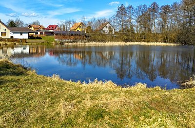 Rybníček jako zrcadlo.