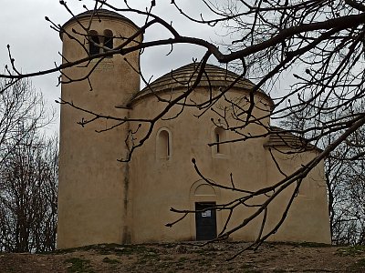 Rotunda sv. Jiří a sv. Vojtěcha na hoře Říp
