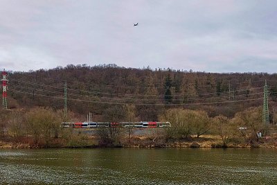 Někdo jede autem, někdo vlakem a někdo si letí