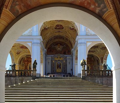 Schody k bazilice Nanebevzetí Panny Marie*