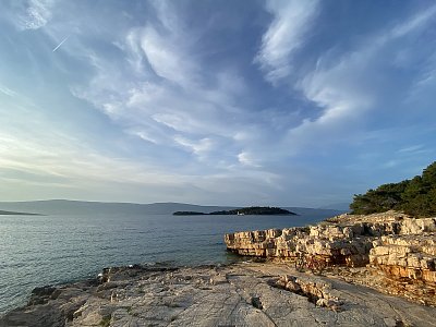 Zlatá hodinka u moře
