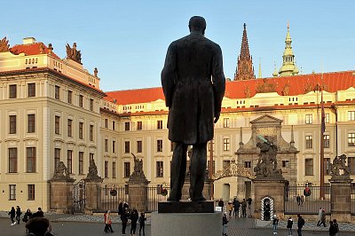 Před Hradem