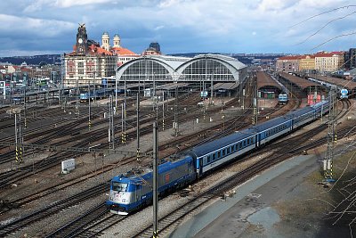 Vyjíždí z Hlavního nádraží