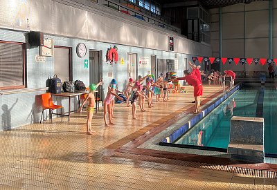 Rozcvička před plaváním je nutná  *