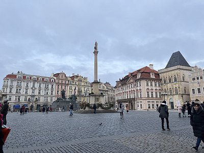 Staroměstské náměstí s Mariánským sloupem