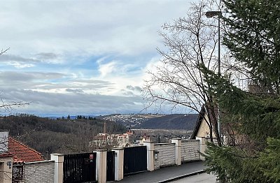 Bývalý branický pivovar a most přes Vltavu