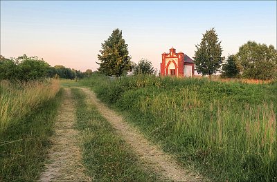 Kaplička u rybníka*