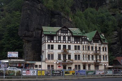 Hotel nad řekou