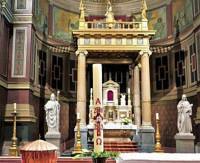 Paškálová svíce v kostele sv. Václava na Smíchově