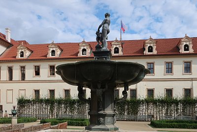 Ve Valdštejnské zahradě