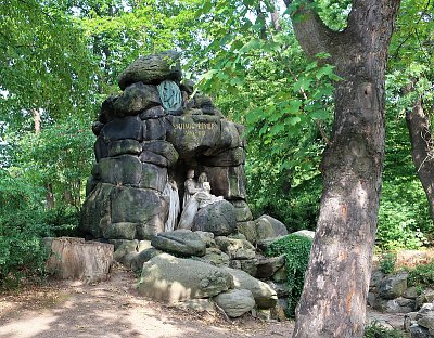 Pomník Julia Zeyera v Chotkových sadech